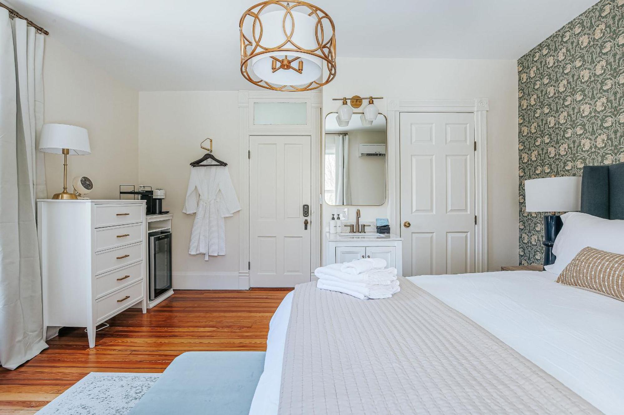 Afton Mountain Inn Room photo