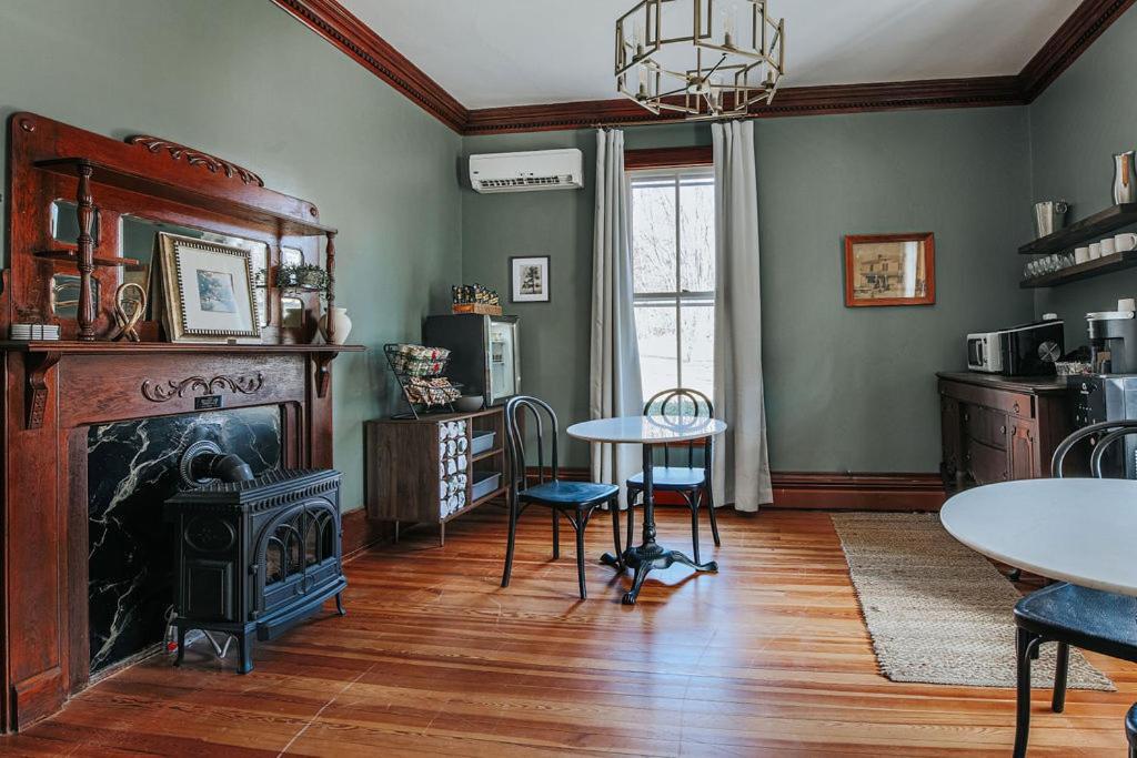 Afton Mountain Inn Room photo