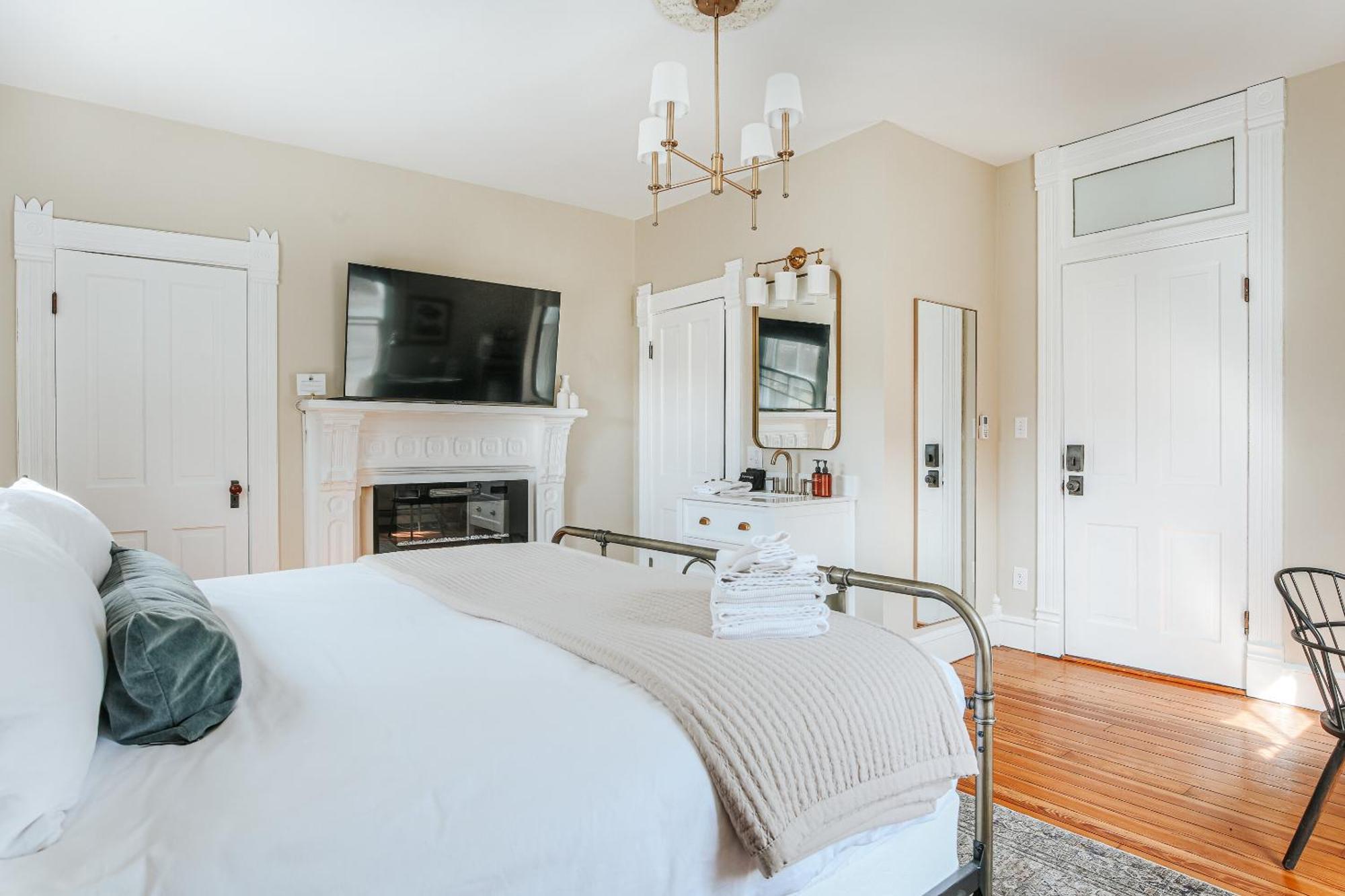 Afton Mountain Inn Room photo